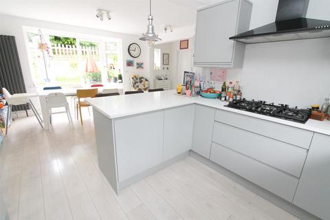 22 Rossdale, Sutton, SM1 4JU