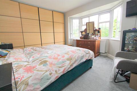22 Rossdale, Sutton, SM1 4JU