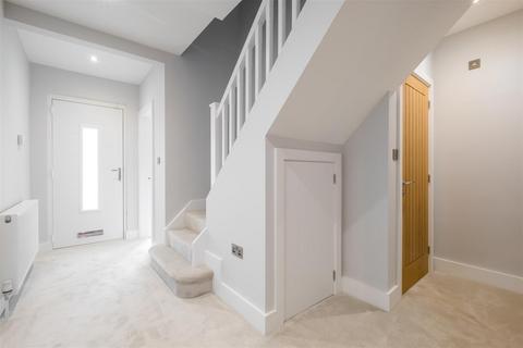 4 bedroom semi-detached house for sale, West Lodge Crescent, Huddersfield, HD2