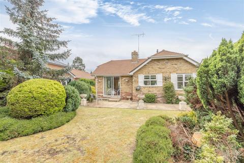 5 Almond Close, Windsor, SL4 3YL
