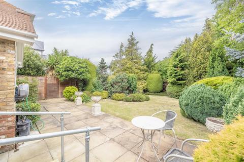 5 Almond Close, Windsor, SL4 3YL