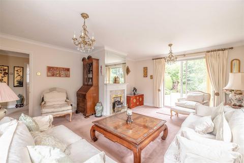 5 Almond Close, Windsor, SL4 3YL