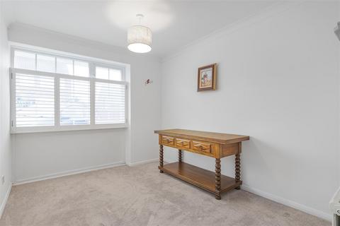 89 Nursery Road, Meopham, Gravesend, DA13 0NE