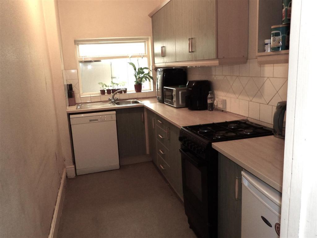 Alfred Street, Sandfields, Port Talbot 2 bed end of terrace house for