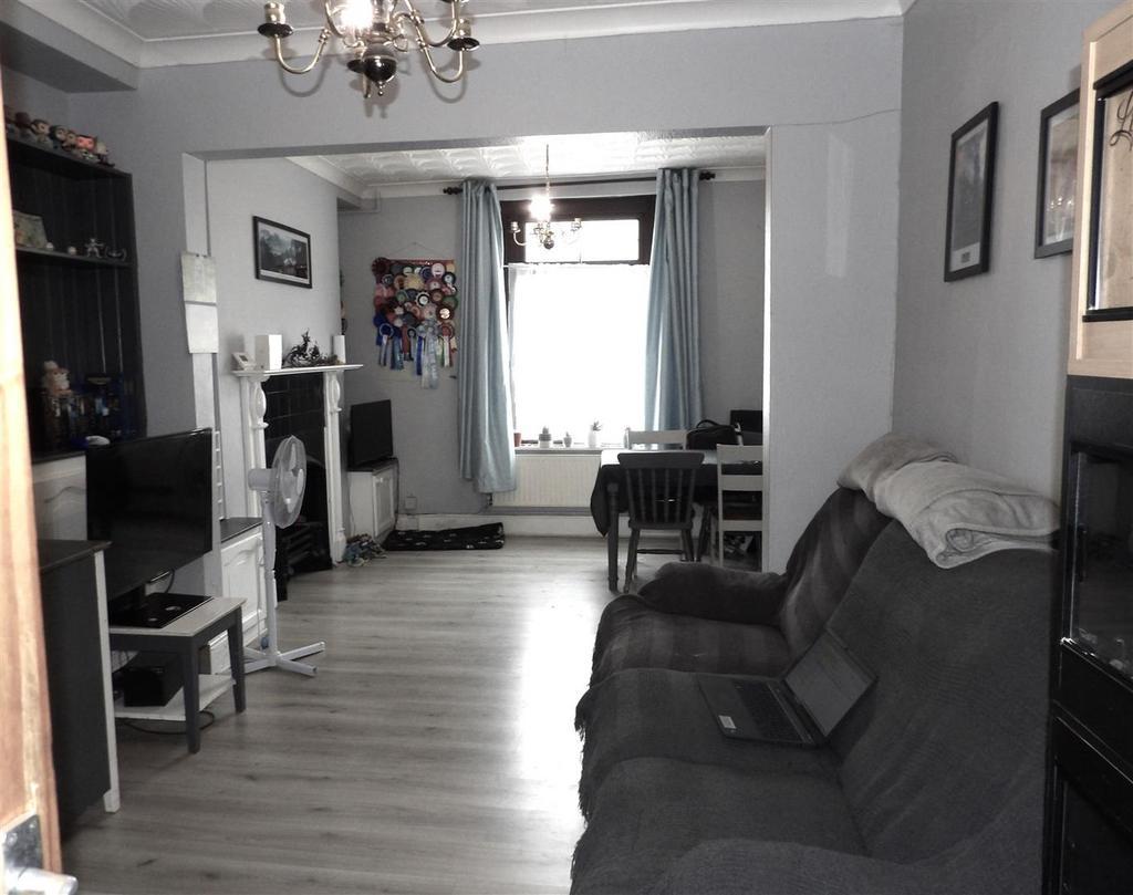 Alfred Street, Sandfields, Port Talbot 2 bed end of terrace house for