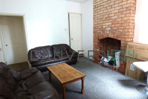 4 bedroom terraced house to rent, Clarendon Park Road, Leicester LE2