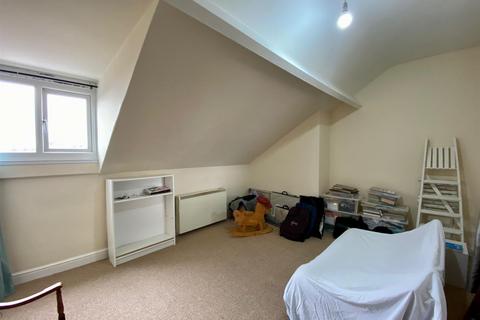 2 bedroom apartment for sale, Avenue Victoria, Scarborough