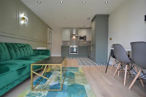 2 bedroom flat for sale, Birkbeck Road, Newbury Park - IMMACULATE REFURB - CHAIN FREE