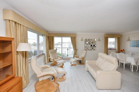 3 bedroom penthouse for sale, Chiswick Place, Eastbourne