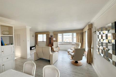 3 bedroom penthouse for sale, Chiswick Place, Eastbourne