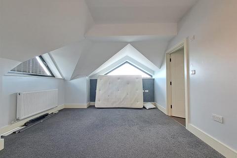 2 bedroom penthouse to rent, 1A Welbeck Road, Barnet