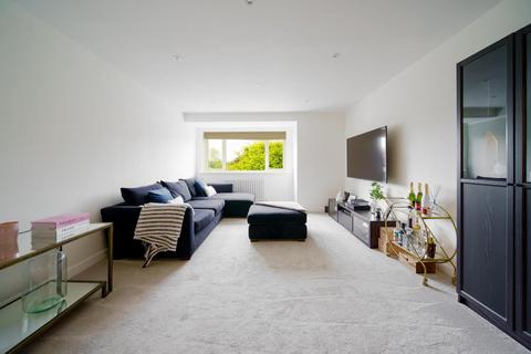2 bedroom apartment for sale, The Fairway, Leeds LS17