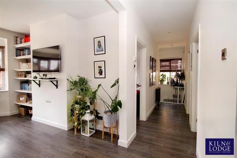 2 bedroom maisonette for sale, Westbury Road, Brentwood