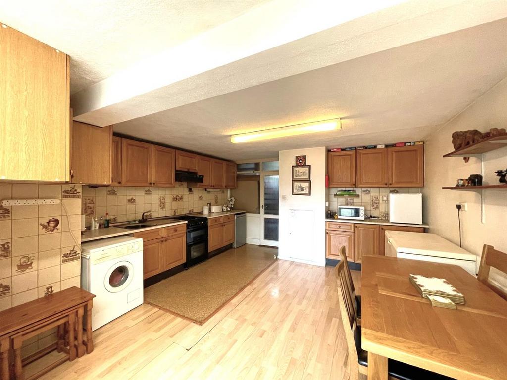 Kitchen1.jpg