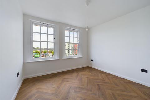 1 bedroom flat to rent, High street, crawley RH10
