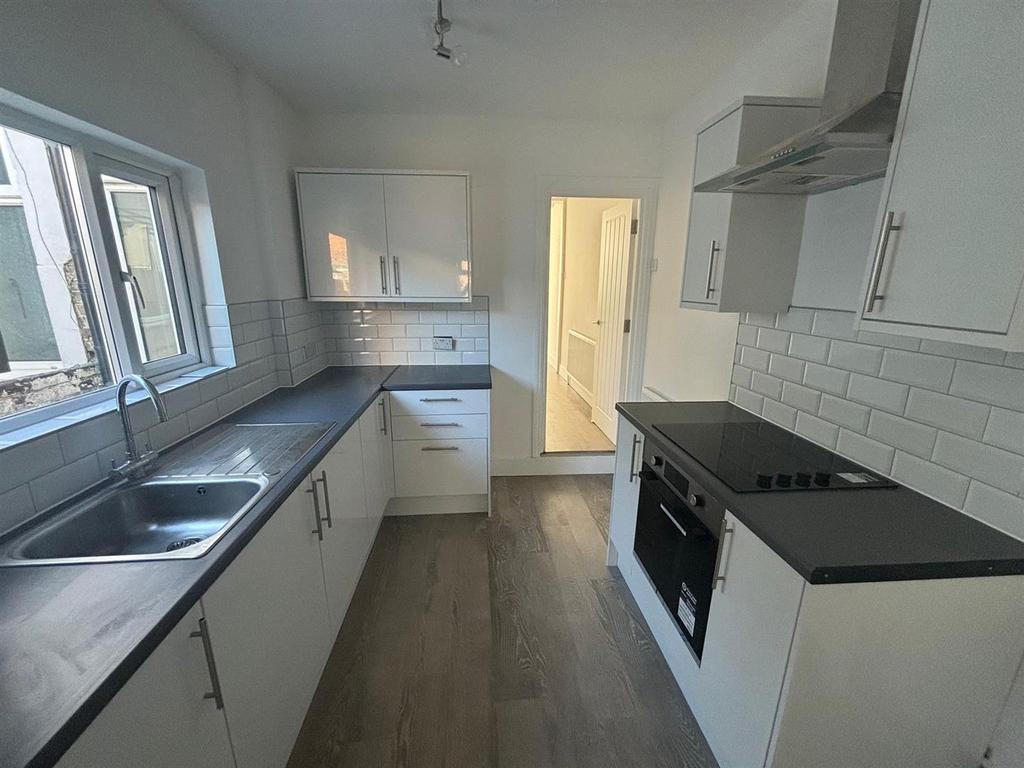 Lynn Road, Portsmouth 2 bed terraced house to rent £1,200 pcm (£277 pw)
