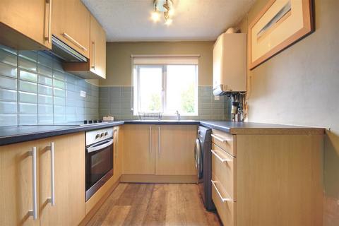 2 bedroom cluster house to rent, Orwell Close, St. Ives