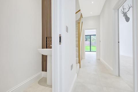 undefined, Pino Way, North Chingford, E4