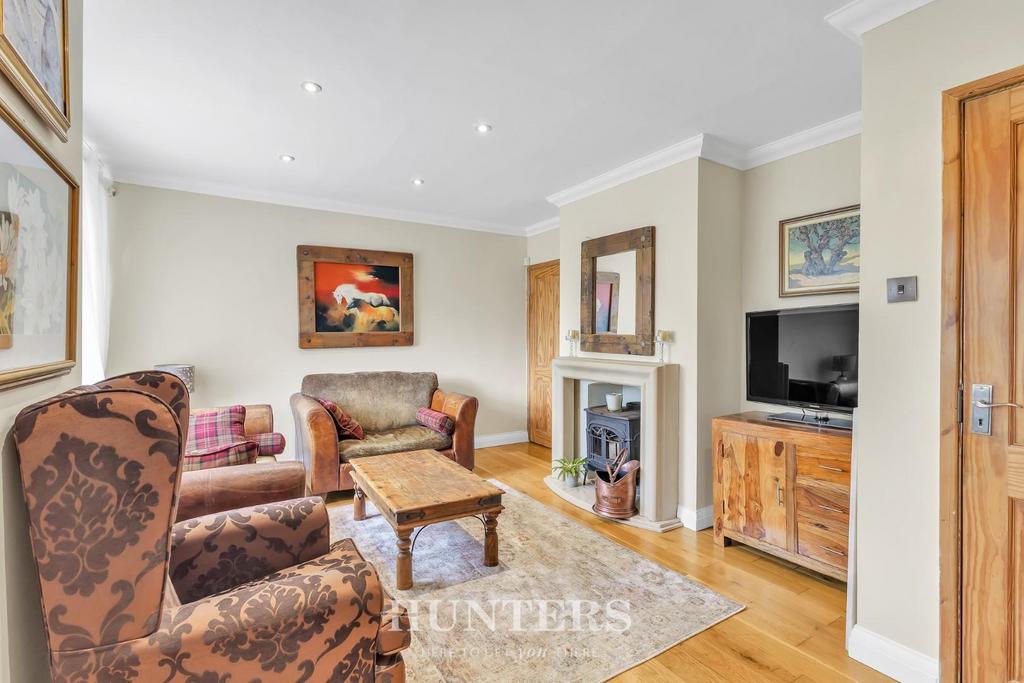 Warwick Close, Alkrington, Middleton M24 4 bed semidetached house for