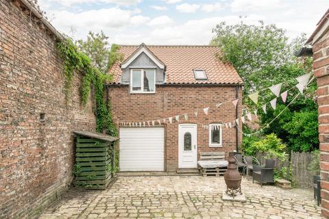 4 bedroom character property for sale, Silver Street, Riccall, York