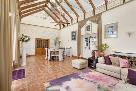 The Bell House Abbey Manor, Evesham, WR11 4TB