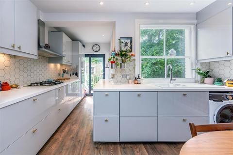 116 Widdenham Road, London, N7 9SQ