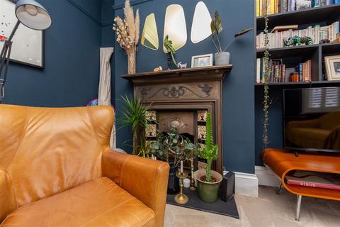 116 Widdenham Road, London, N7 9SQ