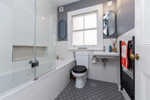 116 Widdenham Road, London, N7 9SQ