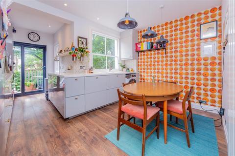116 Widdenham Road, London, N7 9SQ