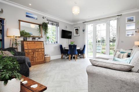 1 bedroom flat for sale, Magenta House, Whitcome Mews, Richmond TW9