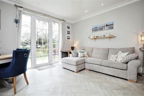 1 bedroom flat for sale, Magenta House, Whitcome Mews, Richmond TW9