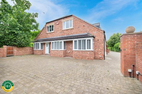 4 bedroom detached house for sale, Bawtry Road, Hatfield Woodhouse, Doncaster