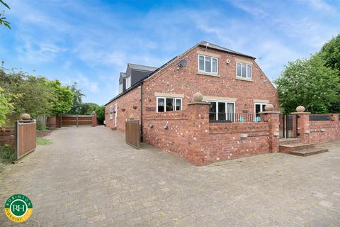6 bedroom detached house for sale, Bawtry Road, Hatfield Woodhouse, Doncaster