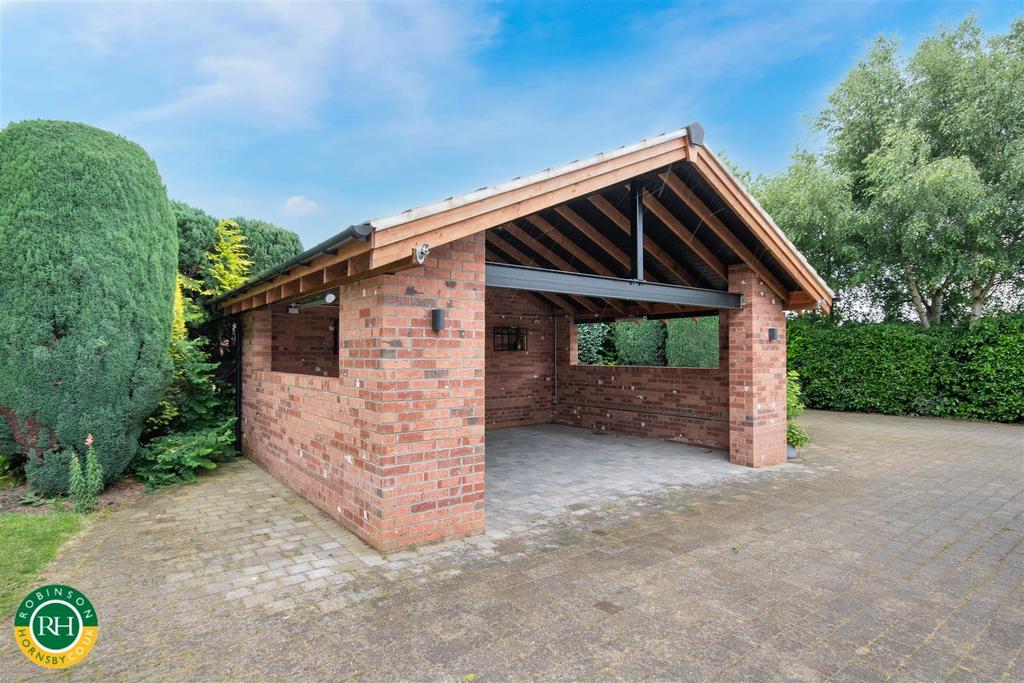 Carport / outdoor living
