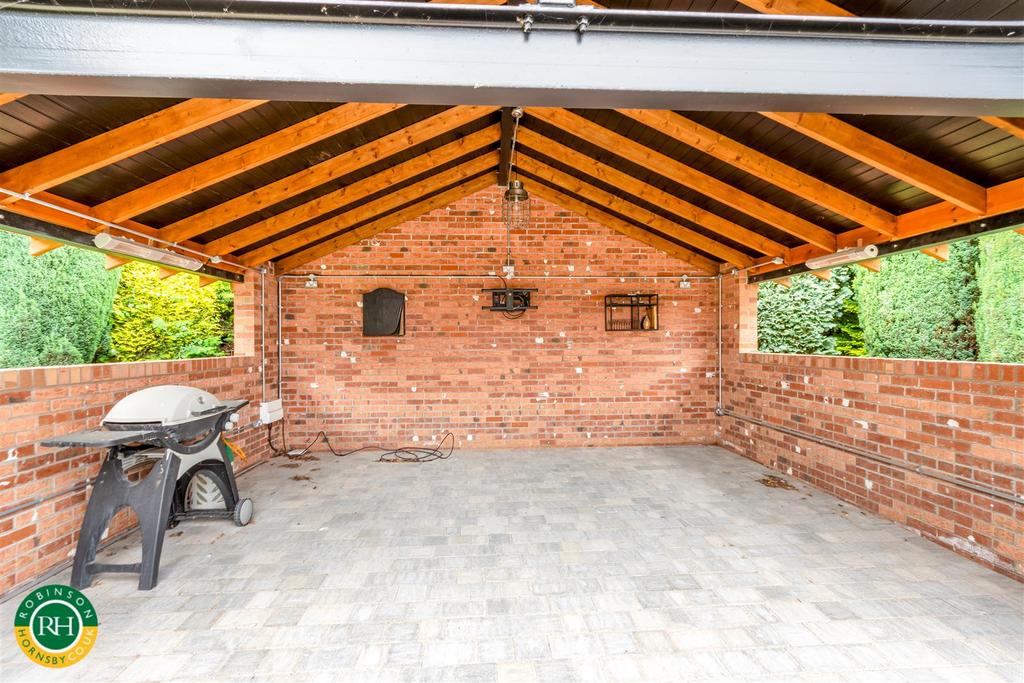 Carport / outdoor living