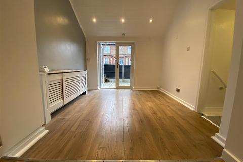 1 bedroom ground floor flat to rent, Stamford Park Road, Hale, Altrincham