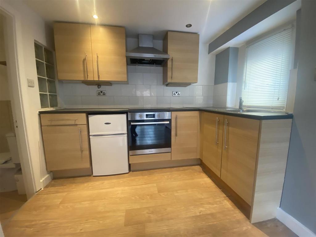 Stamford Park Road, Hale, Altrincham 1 bed ground floor flat to rent