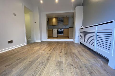 1 bedroom ground floor flat to rent, Stamford Park Road, Hale, Altrincham