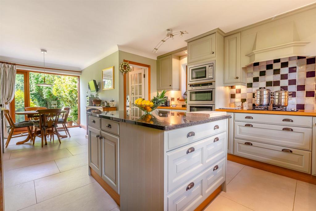 8600418-interior06.jpg