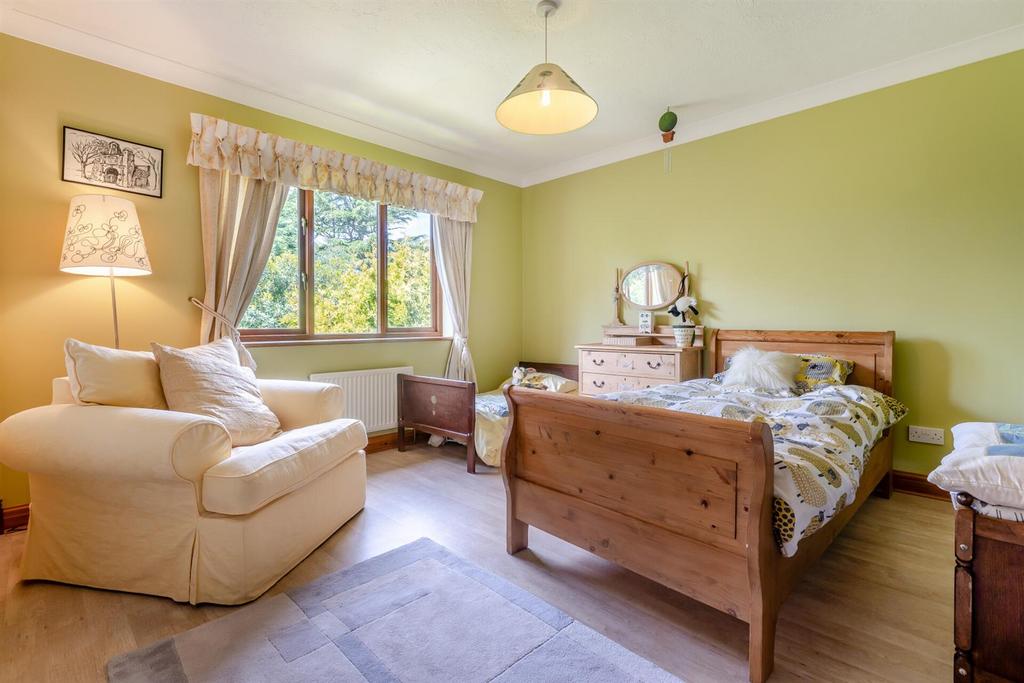8600418-interior25.jpg