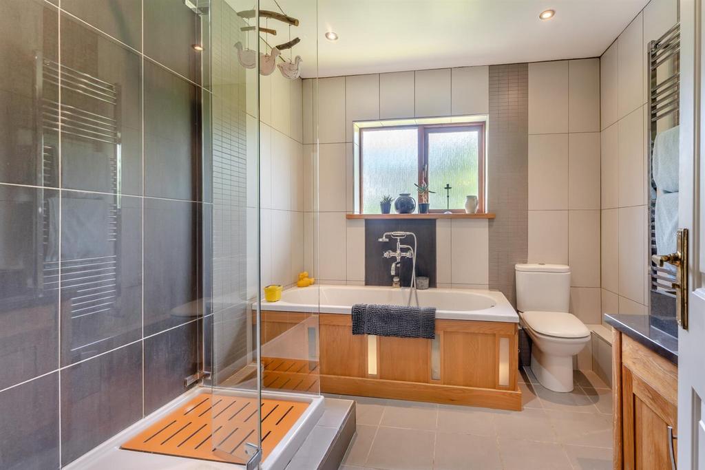 8600418-interior20.jpg