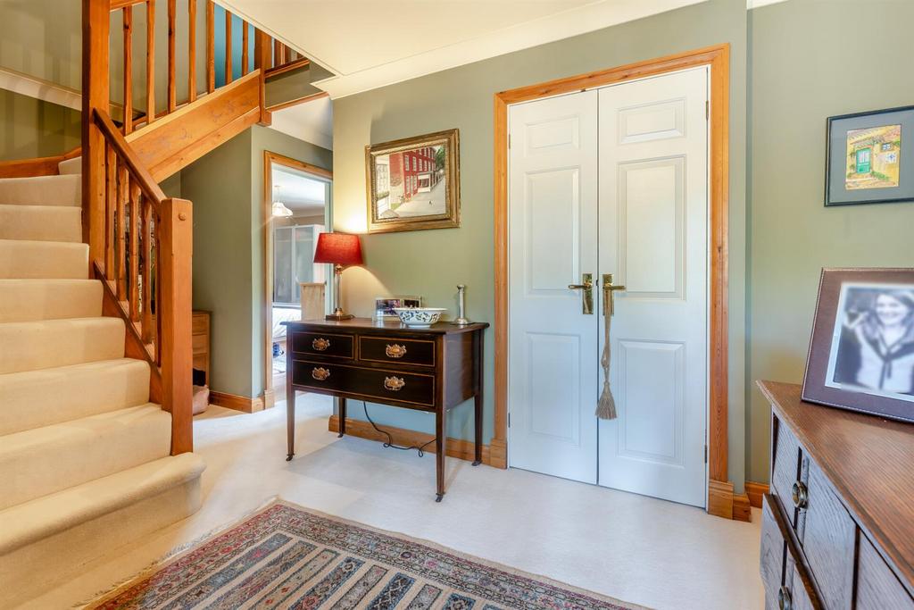 8600418-interior22.jpg