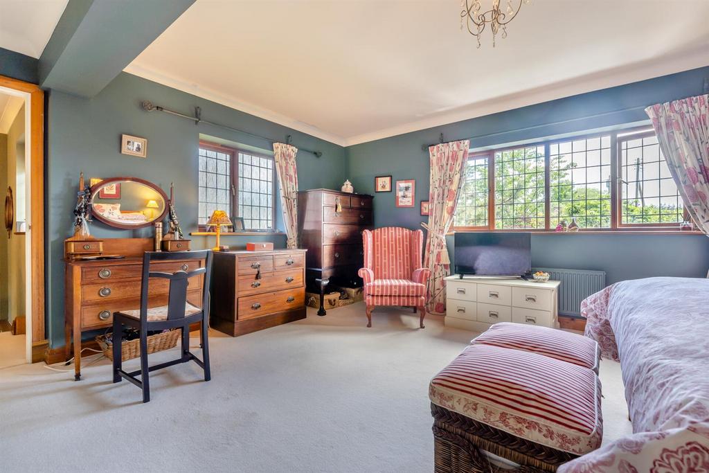 8600418-interior16.jpg