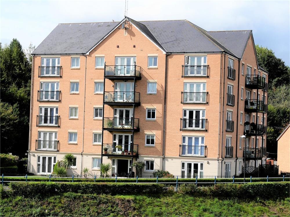 River Walk, Penarth Marina 2 bed apartment to rent £1,100 pcm (£254 pw)