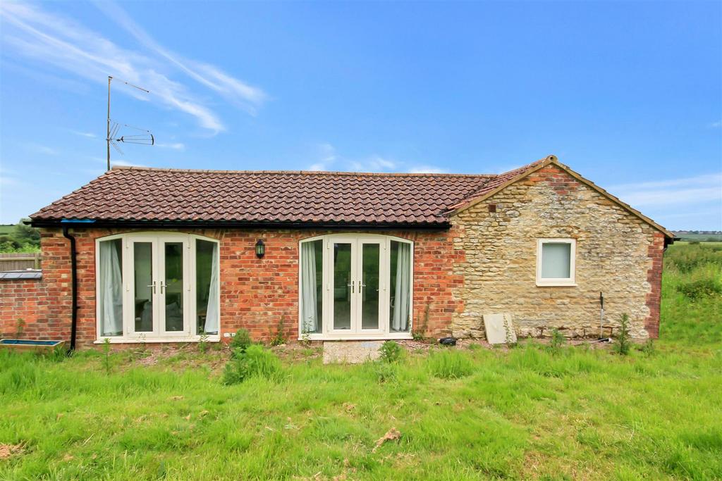 Wellingborough Road, Wollaston NN29 1 bed detached bungalow for sale