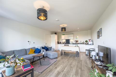 2 bedroom flat for sale, Apple Yard, London SE20