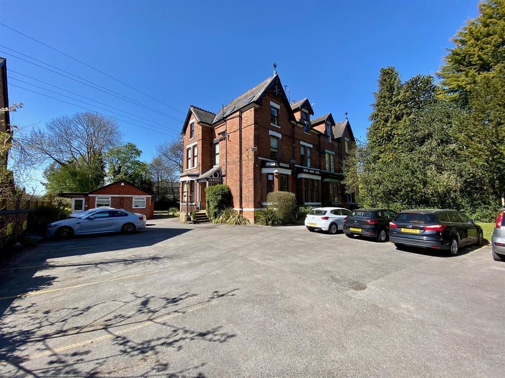 Wardle Road, Sale, M33 3DB 1 bed apartment to rent £900 pcm (£208 pw)