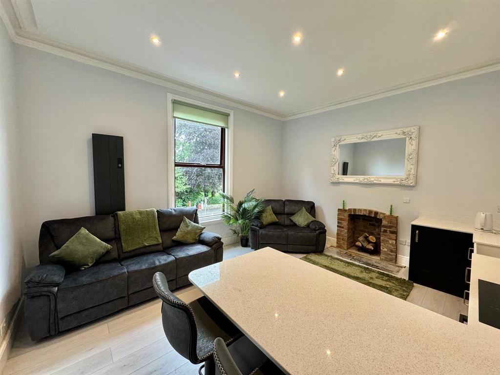 W6 Lounge.jpg