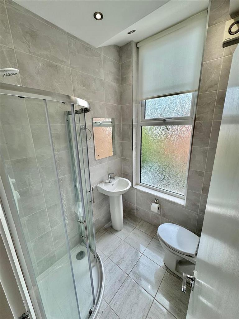 W6 Shower.....jpg