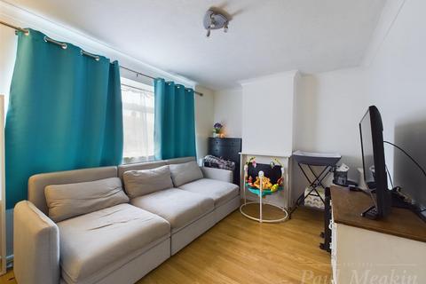 2 bedroom end of terrace house for sale, Shaxton Crescent, New Addington, Croydon